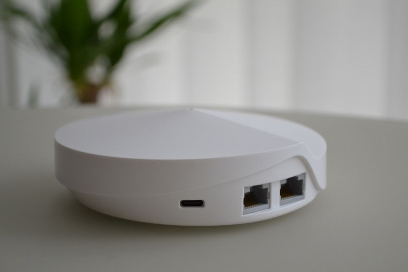 LAN/WAN and USB Type-C port on TP-Link Deco P7