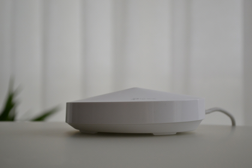 Mesh Wi-Fi system with Powerline support